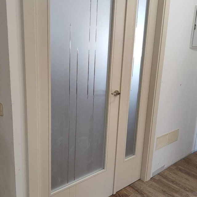 puerta acristalada blanca